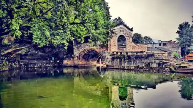 우한 출발 리우자차오 마을 및 인수이 동굴 프라이빗 당일 여행