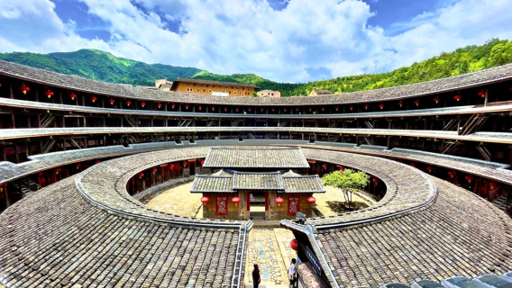 Excursión de un día para 8 personas por el lugar turístico de Nanjing Yunshuiyao, el lugar turístico de Yongding Tulou Wang, el edificio Hegui y el edificio Huaiyuan, solo para disfrutar.