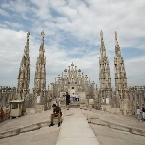 ミラノのドゥオーモ：ガイド付きツアー＋屋上アクセス | Trip.com