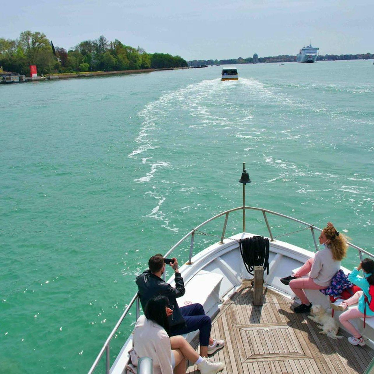 Murano, Burano e Torcello: tour in barca dalla stazione ferroviaria + dimostrazione di soffiatura del vetro