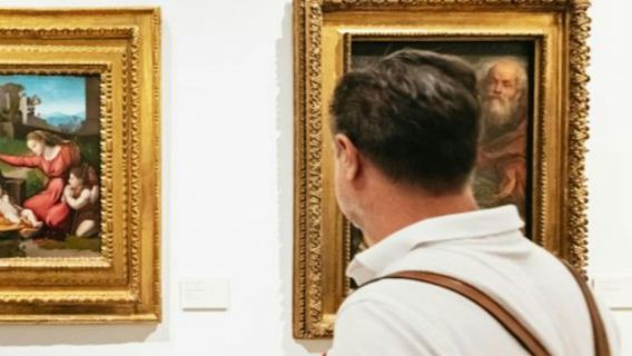 Toledo: Guided Walking Tour + Roundtrip from Madrid