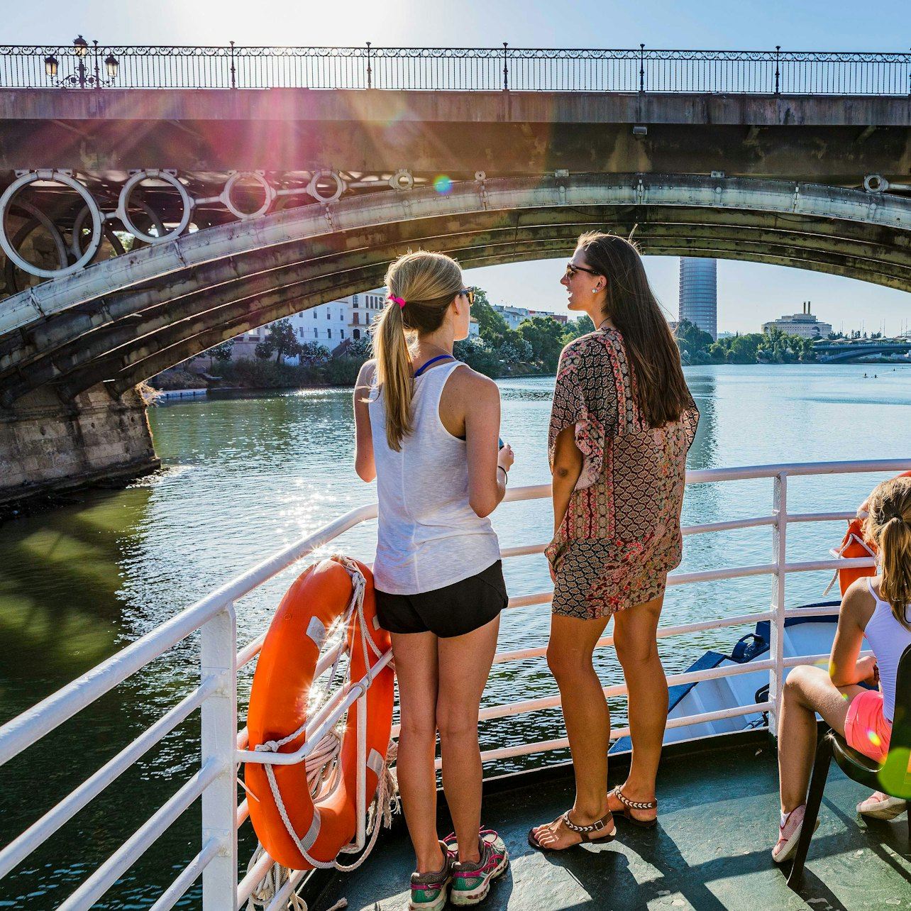 Alsa Sevilla: 48-Stunden-Hop-on-Hop-off-Bustour + Schifffahrt + geführte Tour