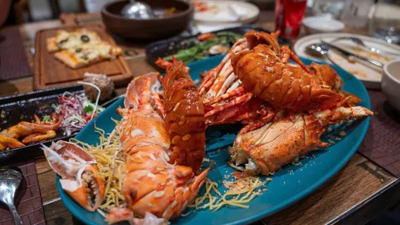 All Seasons Buffet Da Nang Restaurant: Genießen Sie ein Meeresfrüchte-Buffet mit optionalem Hummer