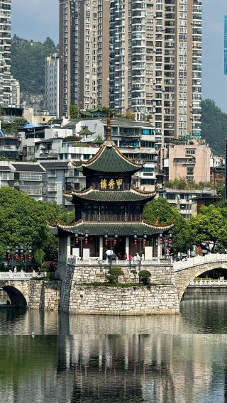 Guiyang 1-Day Tour: Jia Xiu Pavilion + Dongshan Temple + Guizhou Provincial Museum + Huaguoyuan (Bilingual Service in Chinese and English)
