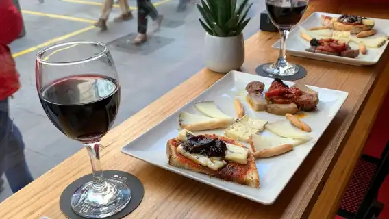 Valencia: Small-Group Evening Tapas Crawl