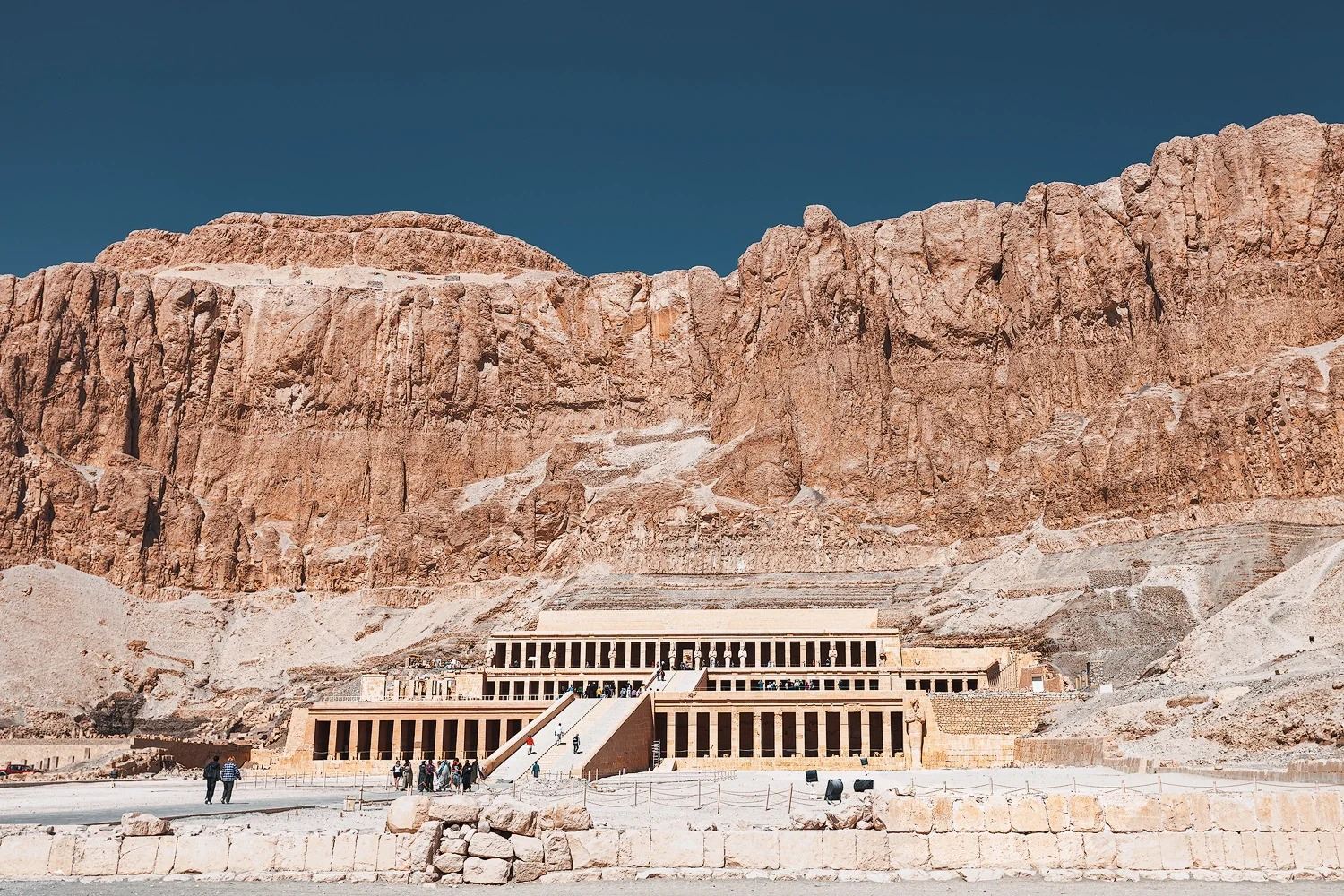 盧克索｜中文包車遊：帝王谷+盧克索博物館+卡納克+盧克索神廟