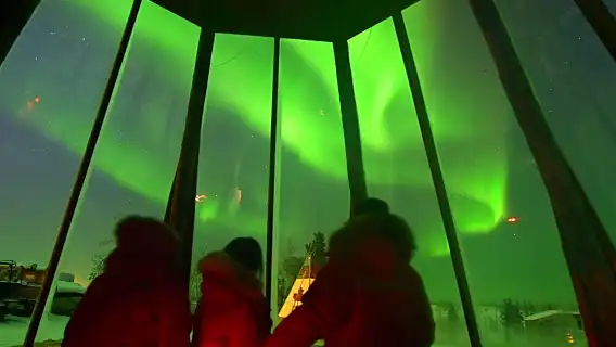 ทัวร์หลายวันล่าชมแสงออโรร่าในเมืองเยลโลว์ไนฟ์ ประเทศแคนาดา