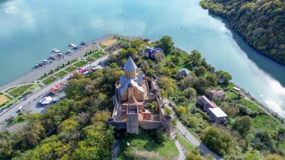 Desde Tbilisi: Excursión de un día a Kazbegi con Ananuri y Gudauri