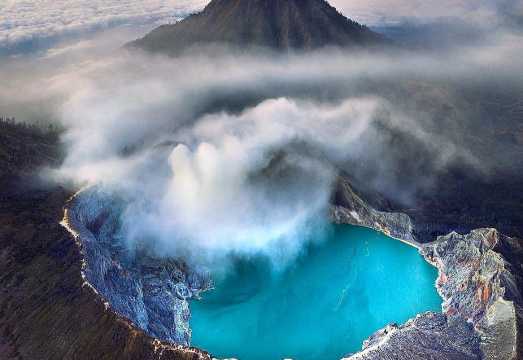 Gunung Ijen 1-day tour|Bookable for one person/Includes guide/Hell's blue flames/Sulfur lake/Pier transfer