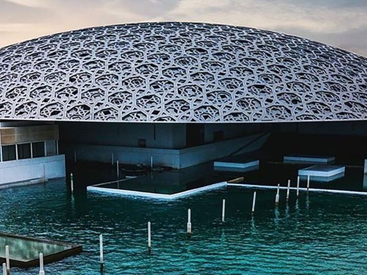 【含餐】阿布扎比盧浮宮+總統府+大清真寺一日遊中文司導接駁