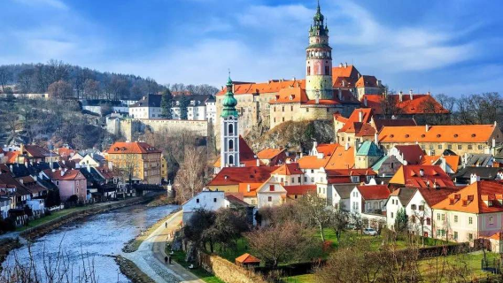Prague to Cesky Krumlov 1-day tour + English guide commentary (includes admission ticket)