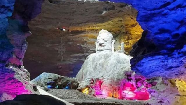 重慶天眼洞花嶺風景區+地心探險極地一日遊【2-6人小團】