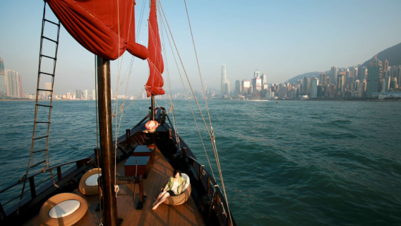 Hành trình khám phá Victoria Harbour - Vé du thuyền Aqualuna Harbour Discovery Hop-on Hop-off