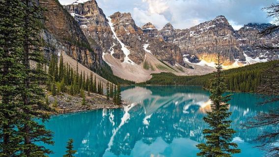 Tour in inglese dei laghi Louise e Moraine e delle cascate Bow River a Banff, Canada