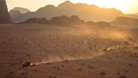 Wadi Rum: Tour Khám Phá Bằng Jeep PASS + Ẩm Thực Địa Phương + Lướt Cát + Hướng Dẫn Viên