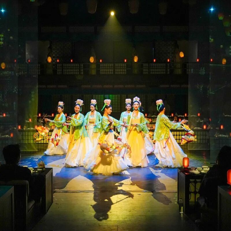 Kaifeng: Banquete de la Dinastía Song en el Río Qingming | Espectáculo gastronómico inmersivo de la cultura Song [Gastronomía selecta + música y danza de la corte antigua + incluye entrada al Río Qingming]