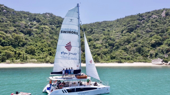 Thuê du thuyền sang trọng tại Nha Trang | Đa dạng loại tàu lựa chọn [Hội nghị doanh nghiệp/Team building + Tiệc tư nhân trên du thuyền + Dịch vụ tùy chỉnh]