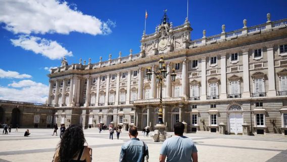 Tour di mezza giornata del Palazzo Reale e del centro storico di Madrid, Spagna|Include biglietto d'ingresso prenotati e una guida professionista .