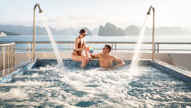 ตั้งแต่ท่าเรือต่วนเจ่า: สำรวจอ่าวหะล็องด้วยเรือสำราญสุดหรู 6 ชั่วโมง พร้อมบุฟเฟ่ต์และเรือคายัก