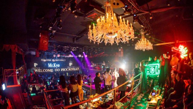 Osaka Umeda: PICCADILLY PREMIUM LIVE Show & NIGHTCLUB & Shisha|VIP-pakket