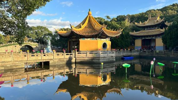 Hangzhou Private Day Tour to Putuo Mountain Scenic Area: Private Car Service+ Ticket