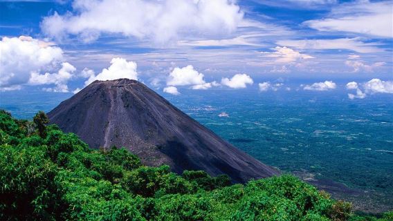 Servicio de coche privado con conductor personalizado en los alrededores de El Salvador: Volcán de Santa Ana + Lago Azul de Coatepeque | Ruta volcánica para perezosos