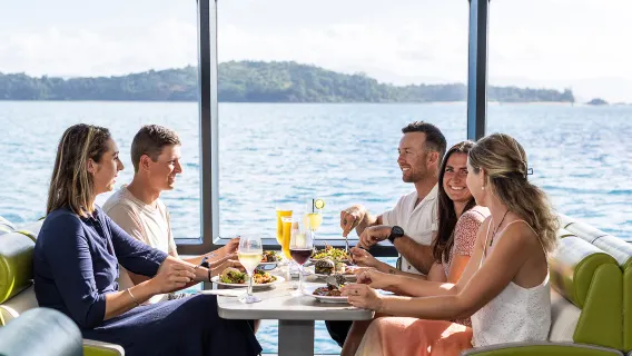 Croisière dîner au coucher du soleil sur l'Île Hamilton en Australie [2 heures de croisière / buffet dîner]
