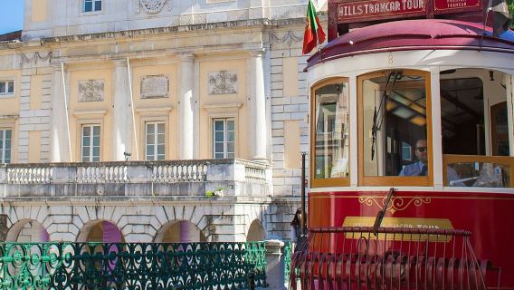 Yellow Bus Lisbon: 48-часовой автобус с возможностью посадки и высадки на любой остановке, а также трамвайчик, курсирующий по историческим холмам.