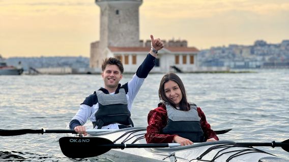 İstanbul Boğazı'nda Kano Turu – Kız Kulesi Manzaraları Eşliğinde [2.5 Saat]