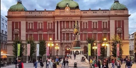 在貝爾格萊德:於澤蒙小鎮邂逅美好/探尋大使館遺址記憶/中文