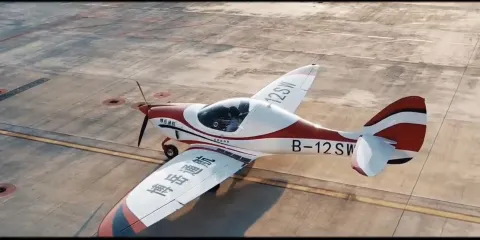 雲南紅河彌勒博岳通航固定翼飛行駕駛體驗【一帶一飛行體驗+提供制服自己拍照+贈送一份視頻】