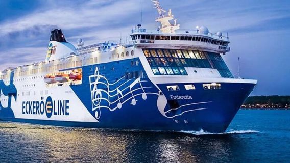 Helsinki: Tallinn Guided Day Tour with Ferry Crossing