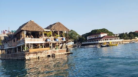 Stone Town: Dhow-Kreuzfahrt bei Sonnenuntergang mit Getränken, Snacks und Musik