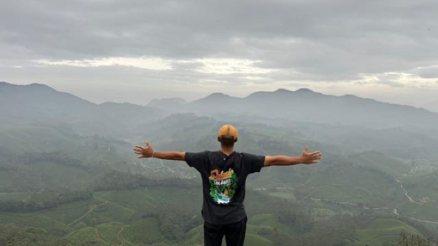 Munnar: Chokramudi Peak Full-Day Trekking Tour