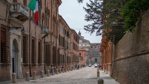 Ferrara: tour a piedi dei punti salienti della città con guida locale
