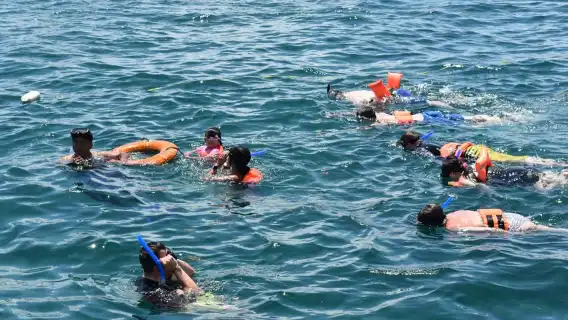 Cancun: Isla Mujeres Only Adults Catamaran, drinks & snorkel