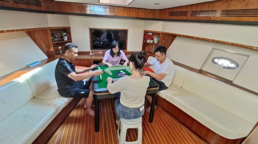 【惠州東部灣遊艇】68呎三層豪華遊艇包船出海 公司團建聚會可選 含趣味海釣 駕駛體驗 水上滑梯 魔毯
