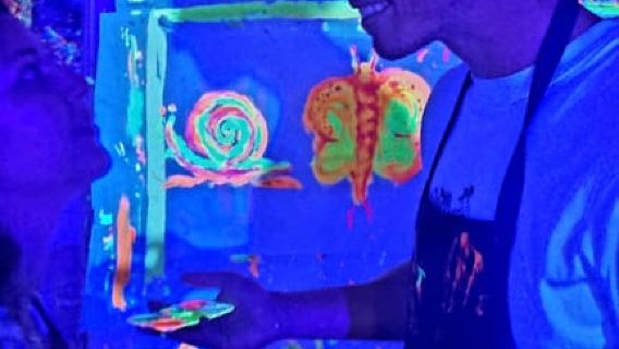 Lyon: Neonmalerei im Atelier eines Künstlers – Galerie