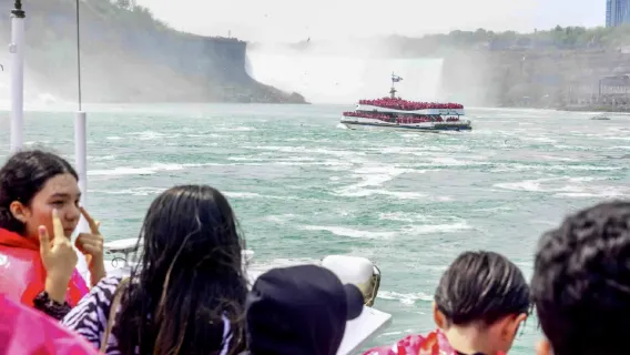 Niagara Falls 1-day hiking join-in tour [departing from Toronto, English-speaking group]