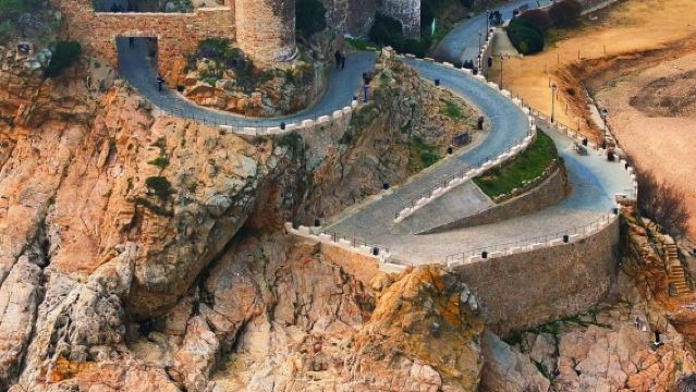 lawatan sehari dari Barcelona ke Tossa de Mar dan Gunung Tibidabo, Sepanyol