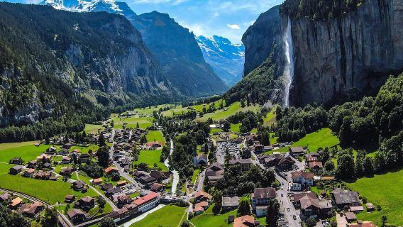 1-day tour to Grindelwald & Lauterbrunnen from Interlaken (English-speaking group)