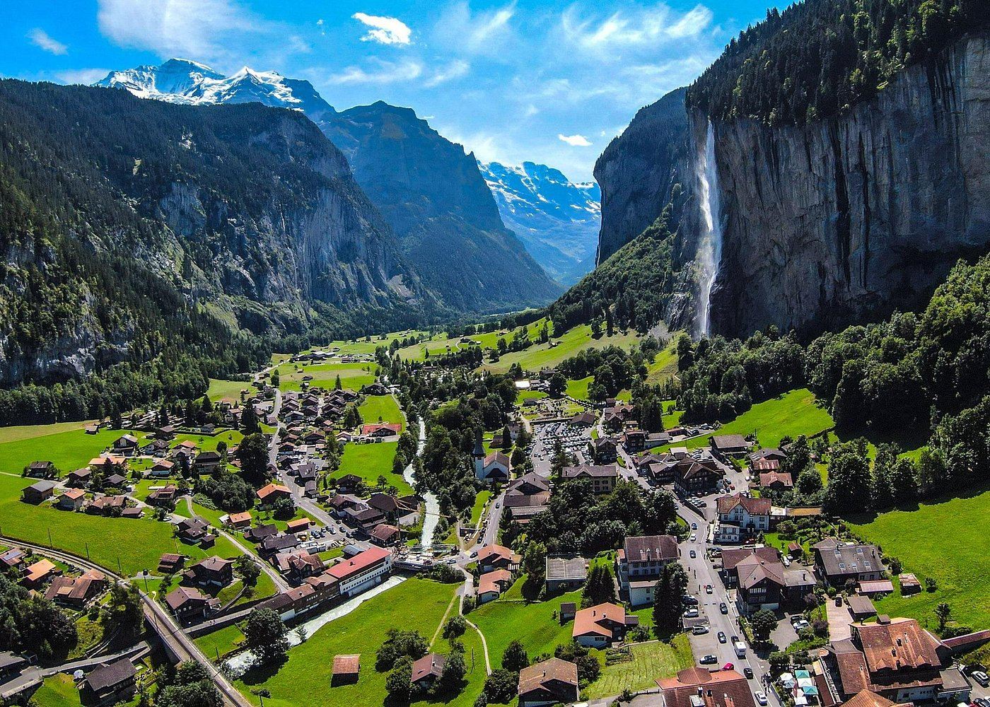 1-day tour to Grindelwald & Lauterbrunnen from Interlaken (English-speaking group)