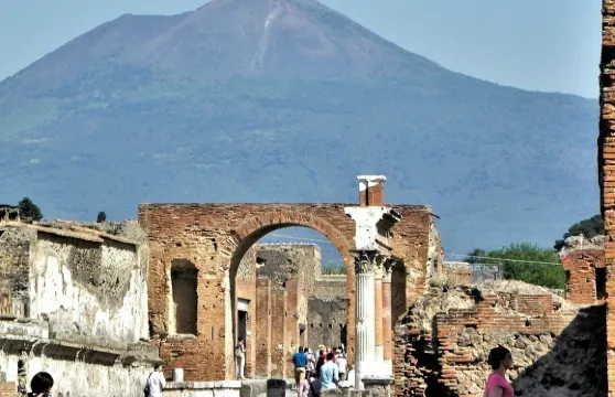 龐貝：往返赫庫蘭尼姆的火車接駁