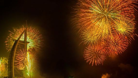 Dubai: New Year Eve Luxury Yacht Fireworks View & BBQ Cruise