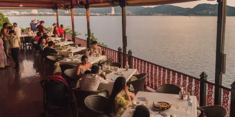 泰國布吉Baan Rim Pa Kalim 懸崖海景餐廳