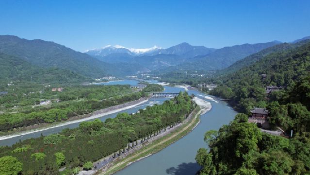 成都出發青城山+都江堰+仰天窩廣場+藍眼淚包車一日遊