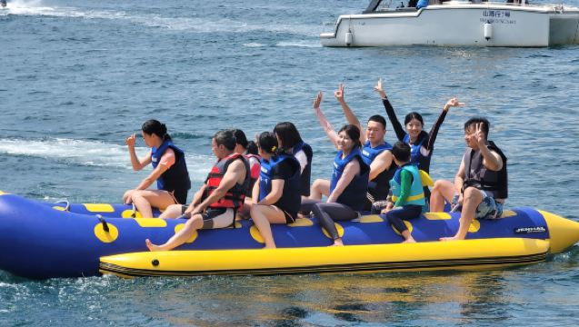 Sewa kapal layar dan bot pelancongan di Pantai Perak Pulau Weizhou Beihai Guangxi untuk aktiviti memerhatikan ikan paus, memancing laut, dan pengalaman aktiviti laut (snorkeling/memancing laut/parasailing)