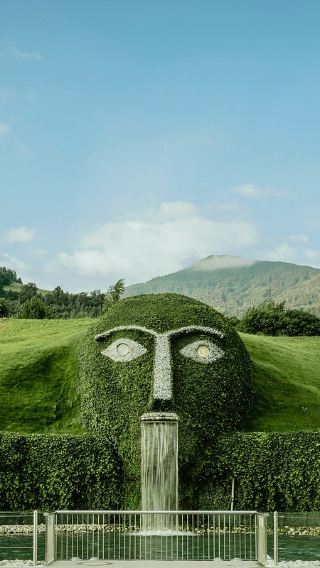 Golden Roof + Swarovski Crystal Worlds + Altstadt von Innsbruck 1-day Tour