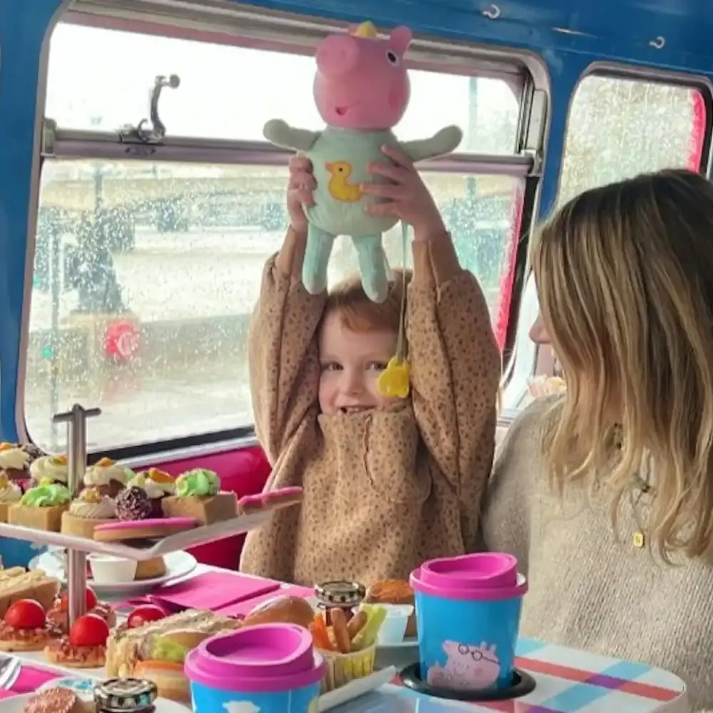 ロンドン：ペッパピッグ アフタヌーンティー 観光バスツアー | Trip.com