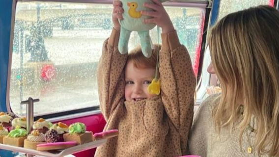 ลอนดอน: ทัวร์รถบัสเที่ยวชมพร้อมน้ำชายามบ่ายธีมเป๊ปป้าพิก